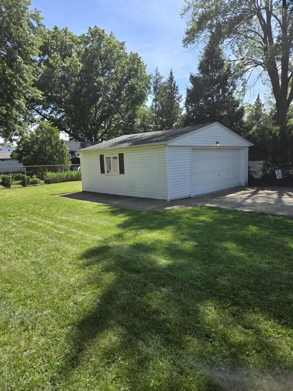 120 E Houstonia Avenue Royal Oak, MI 48073