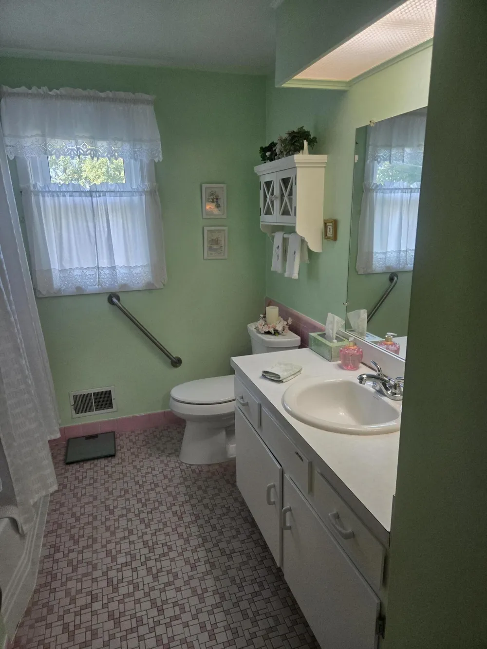 120 E Houstonia Avenue Royal Oak, MI 48073