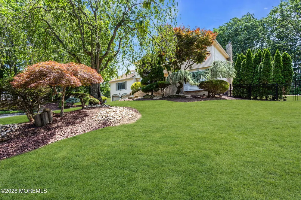 9 Woodcrest Terrace Manalapan, NJ 07726