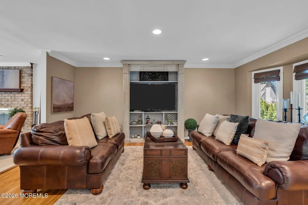 9 Woodcrest Terrace Manalapan, NJ 07726