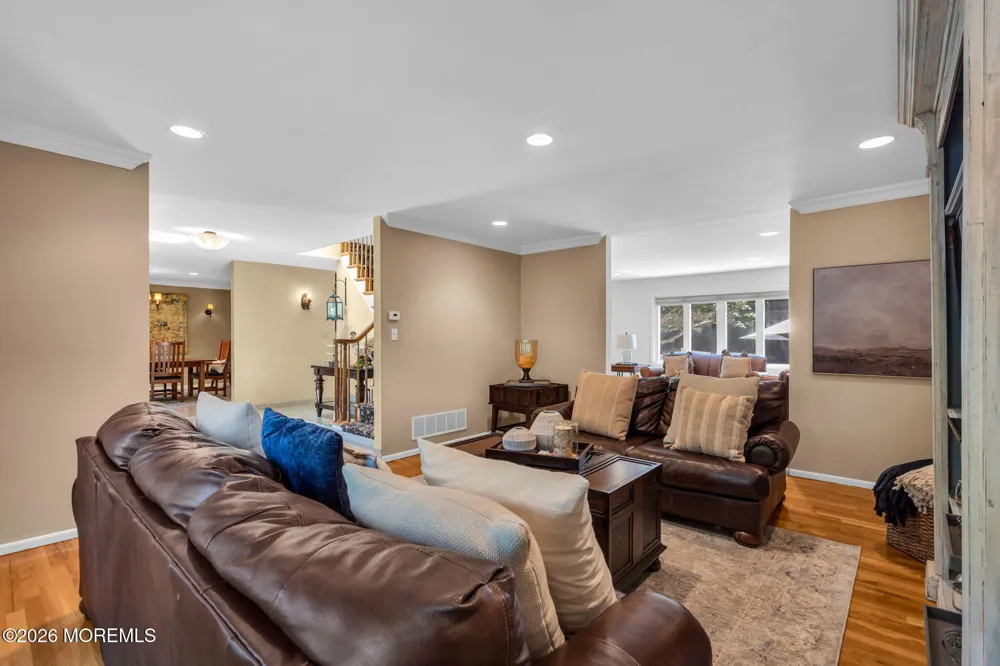 9 Woodcrest Terrace Manalapan, NJ 07726