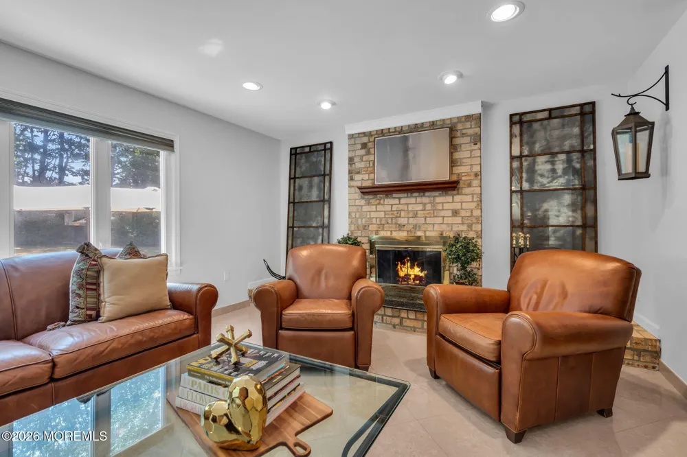 9 Woodcrest Terrace Manalapan, NJ 07726