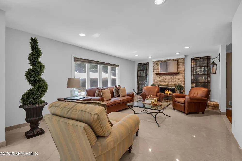 9 Woodcrest Terrace Manalapan, NJ 07726