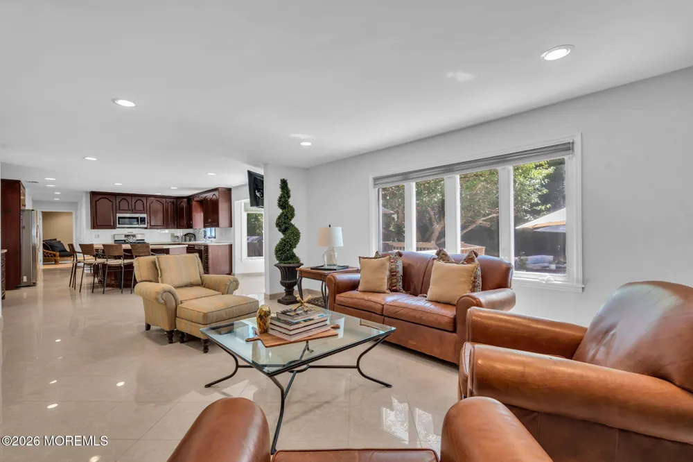 9 Woodcrest Terrace Manalapan, NJ 07726