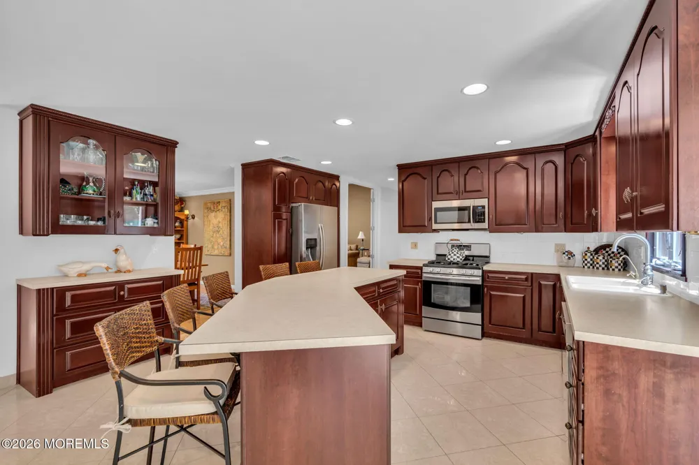 9 Woodcrest Terrace Manalapan, NJ 07726