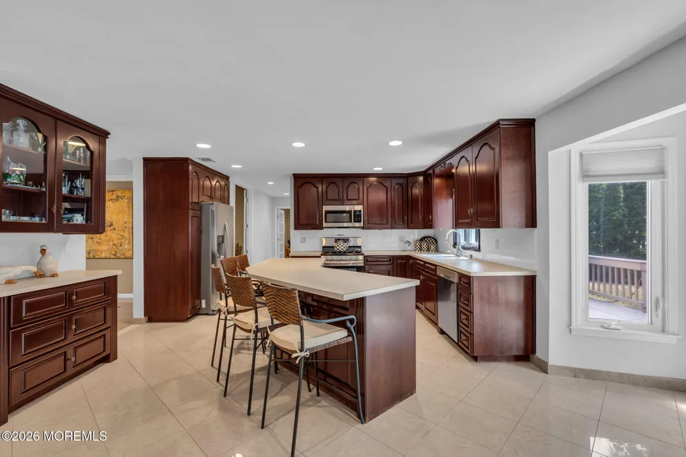9 Woodcrest Terrace Manalapan, NJ 07726