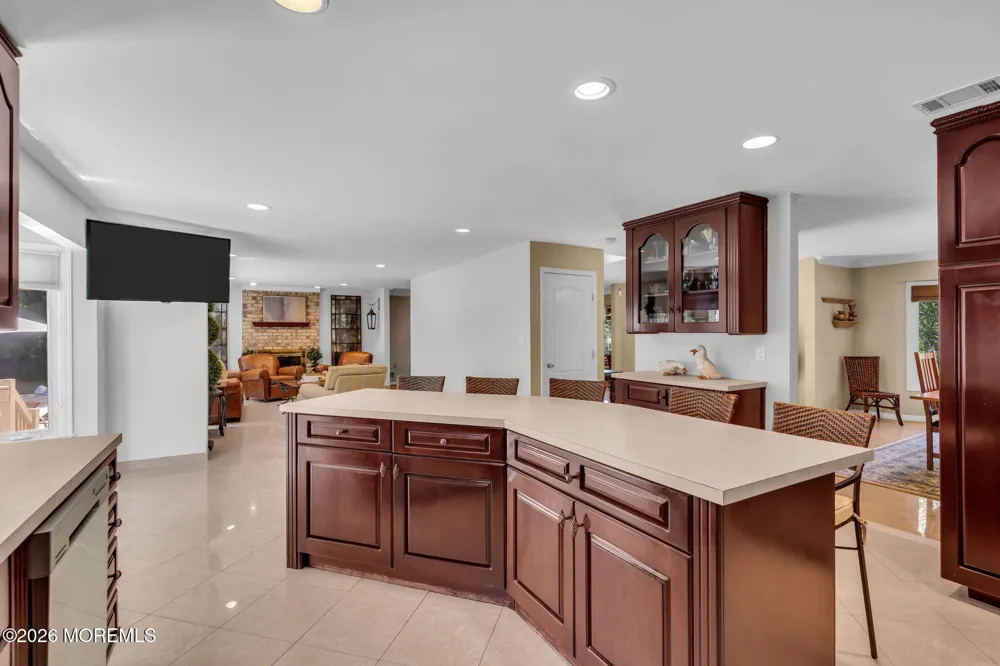 9 Woodcrest Terrace Manalapan, NJ 07726