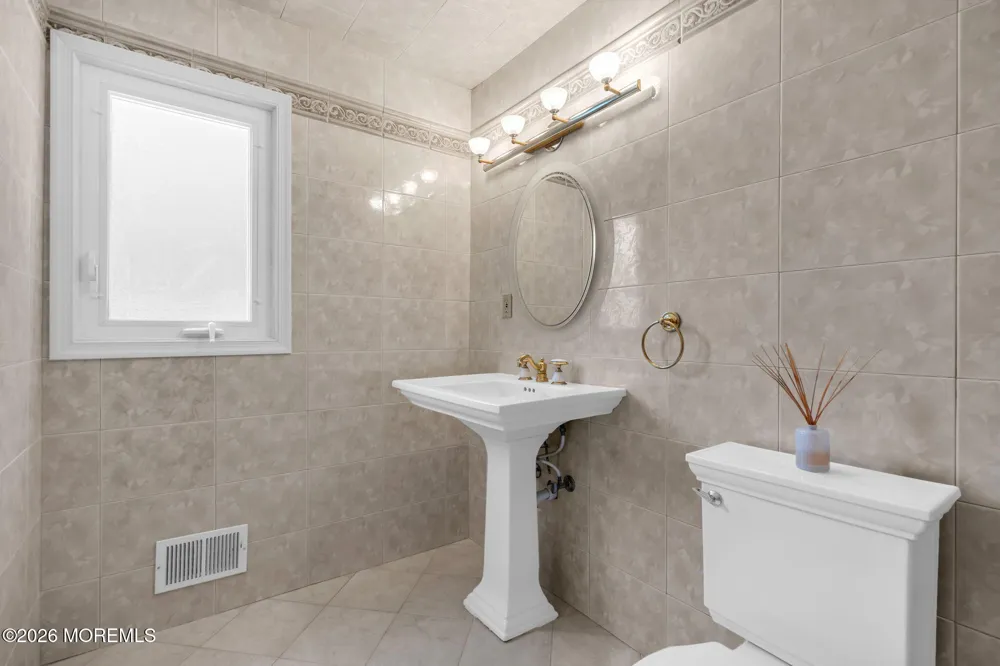 9 Woodcrest Terrace Manalapan, NJ 07726