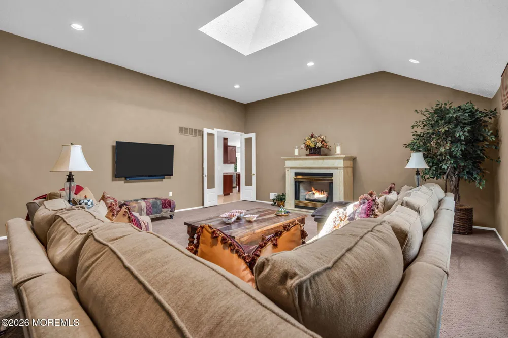 9 Woodcrest Terrace Manalapan, NJ 07726