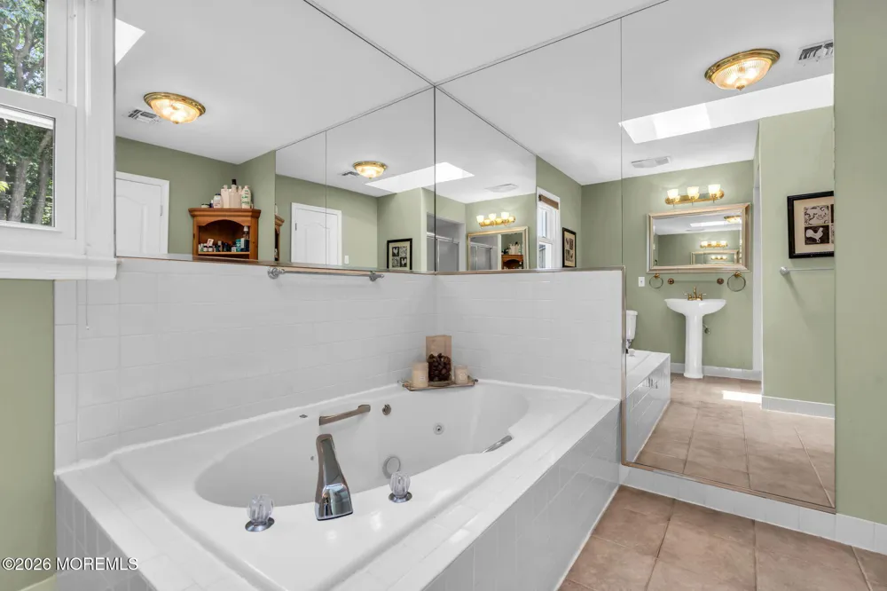 9 Woodcrest Terrace Manalapan, NJ 07726