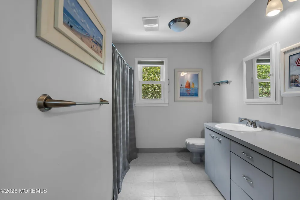 9 Woodcrest Terrace Manalapan, NJ 07726