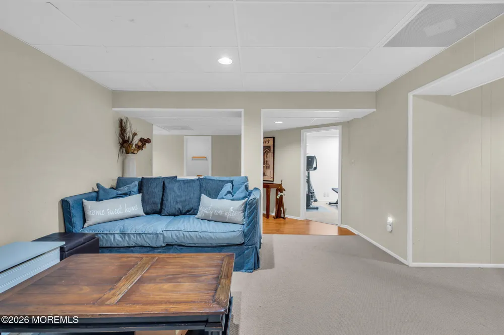 9 Woodcrest Terrace Manalapan, NJ 07726