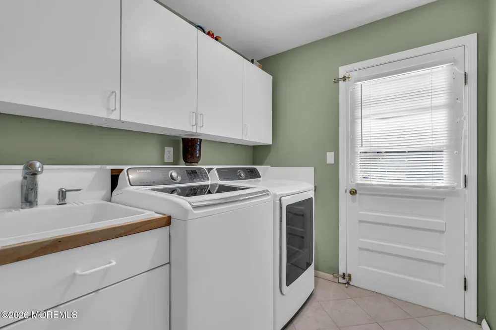 9 Woodcrest Terrace Manalapan, NJ 07726