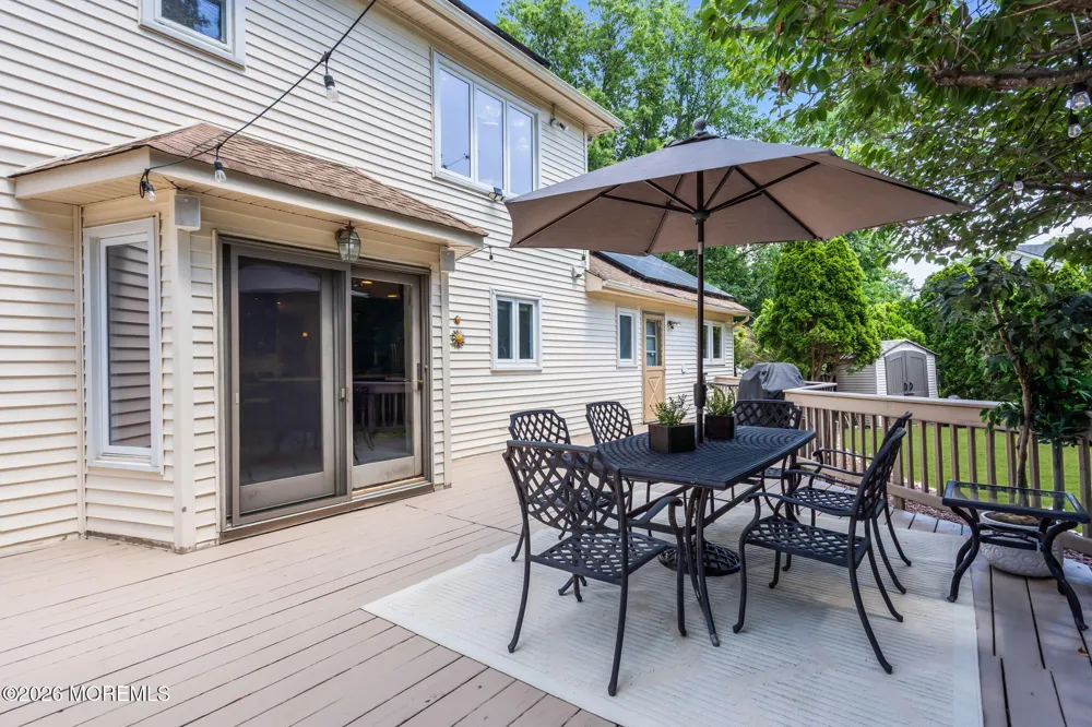 9 Woodcrest Terrace Manalapan, NJ 07726