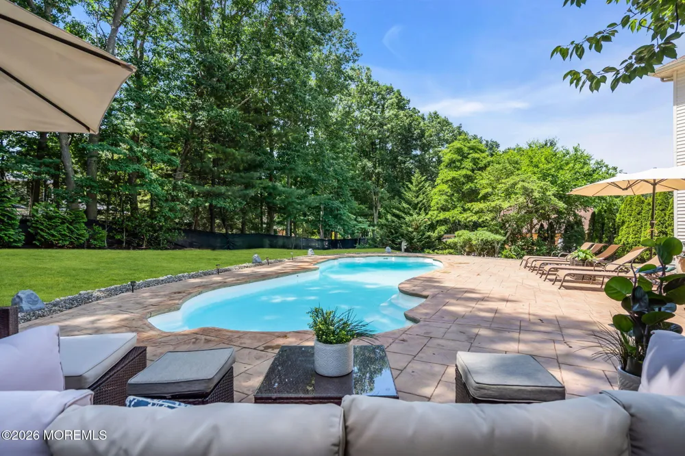 9 Woodcrest Terrace Manalapan, NJ 07726