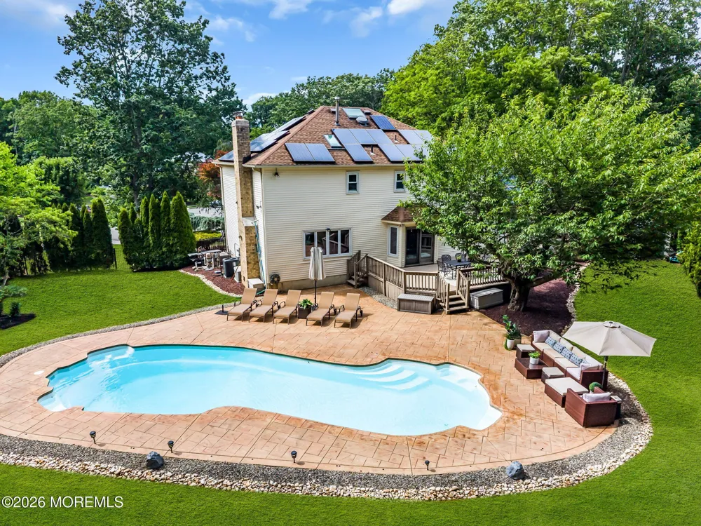 9 Woodcrest Terrace Manalapan, NJ 07726