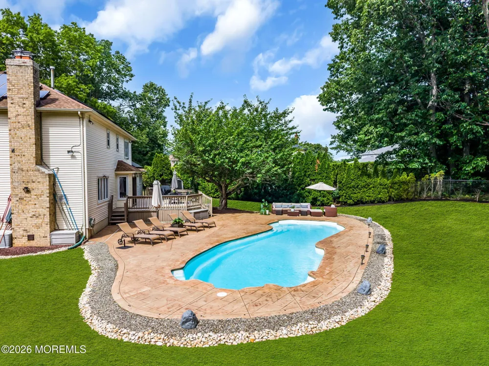 9 Woodcrest Terrace Manalapan, NJ 07726
