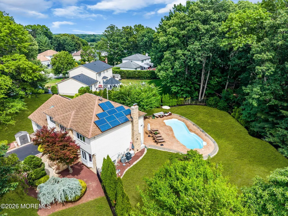 9 Woodcrest Terrace Manalapan, NJ 07726