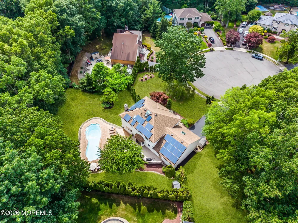 9 Woodcrest Terrace Manalapan, NJ 07726