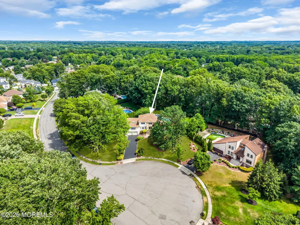 9 Woodcrest Terrace Manalapan, NJ 07726