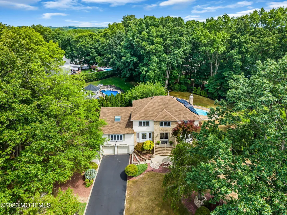 9 Woodcrest Terrace Manalapan, NJ 07726