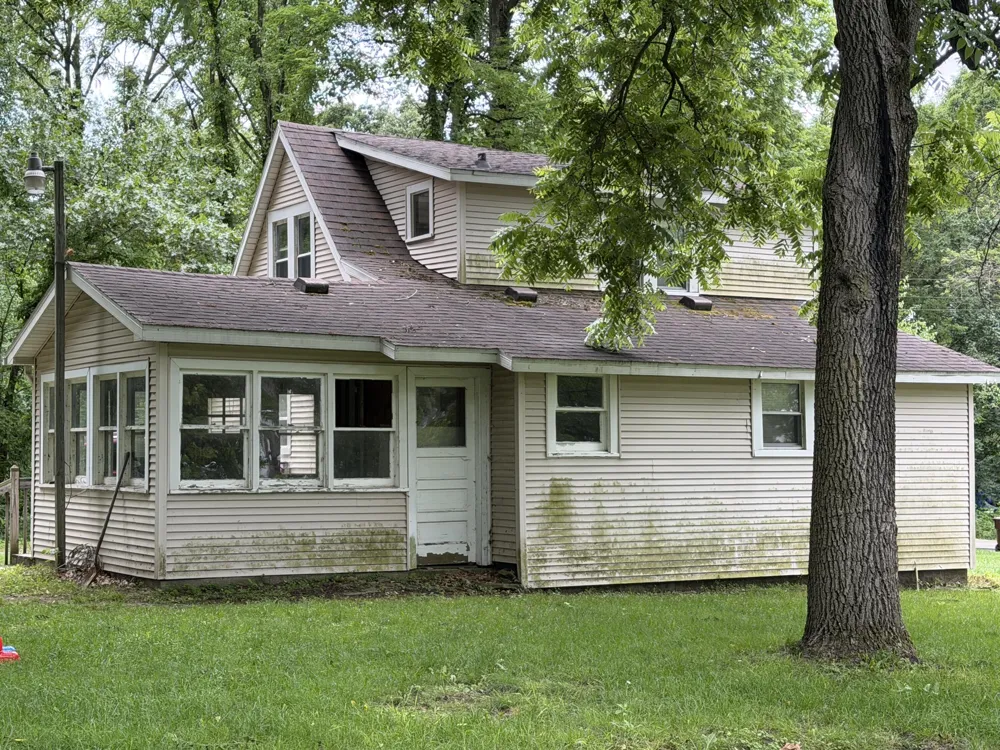 1615 Gilletts Lake Road Jackson, MI 49201