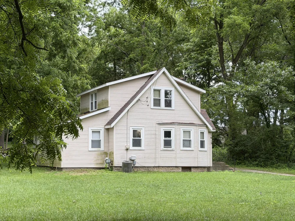 1615 Gilletts Lake Road Jackson, MI 49201