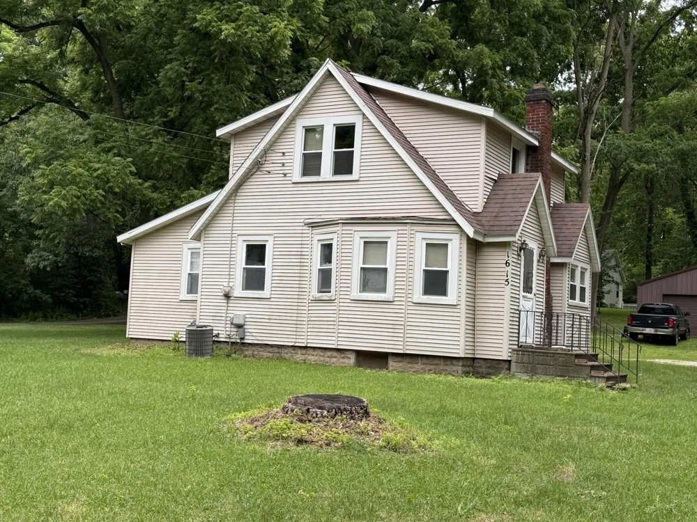 1615 Gilletts Lake Road Jackson, MI 49201