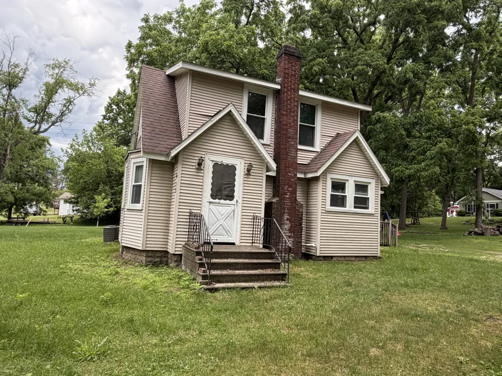 1615 Gilletts Lake Road Jackson, MI 49201
