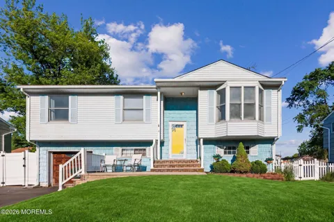 8 Lake Avenue