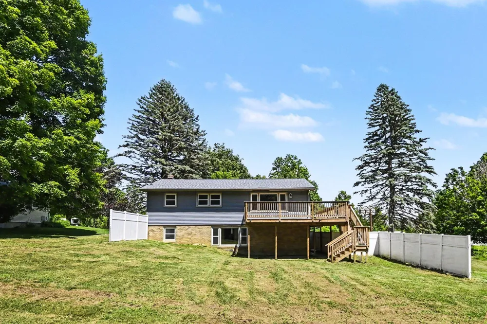 1077 Gidner Road Charlotte, MI 48813