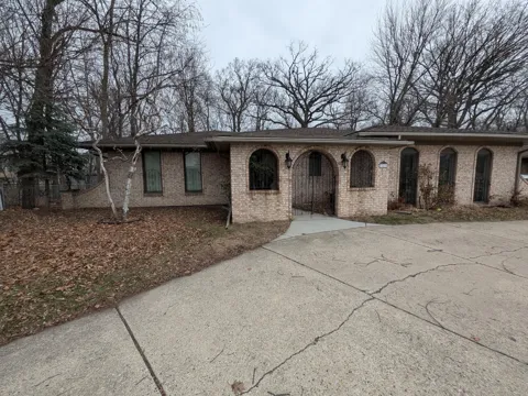 11235 Common Road