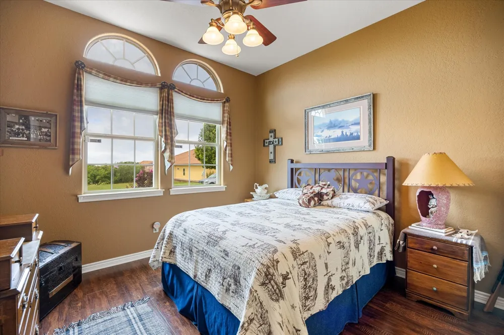 110 Valley View Glen Rose, TX 76043