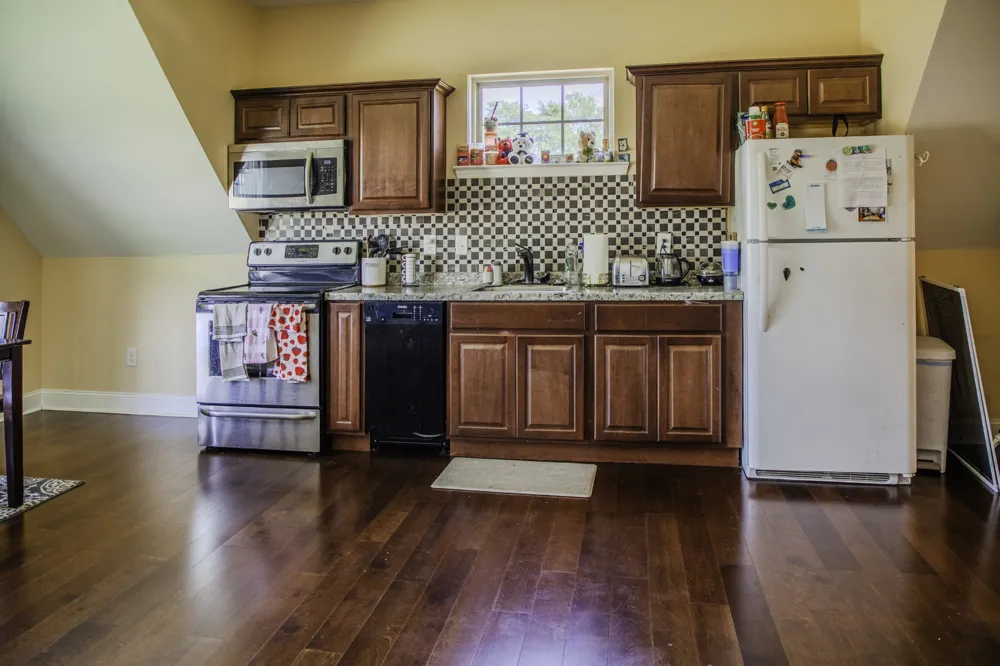 2042 Grandstand Dr Lascassas, TN 37085