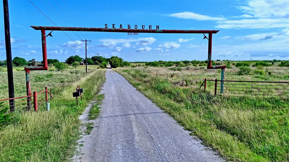 576 Seabourn Road Henrietta, TX 76365