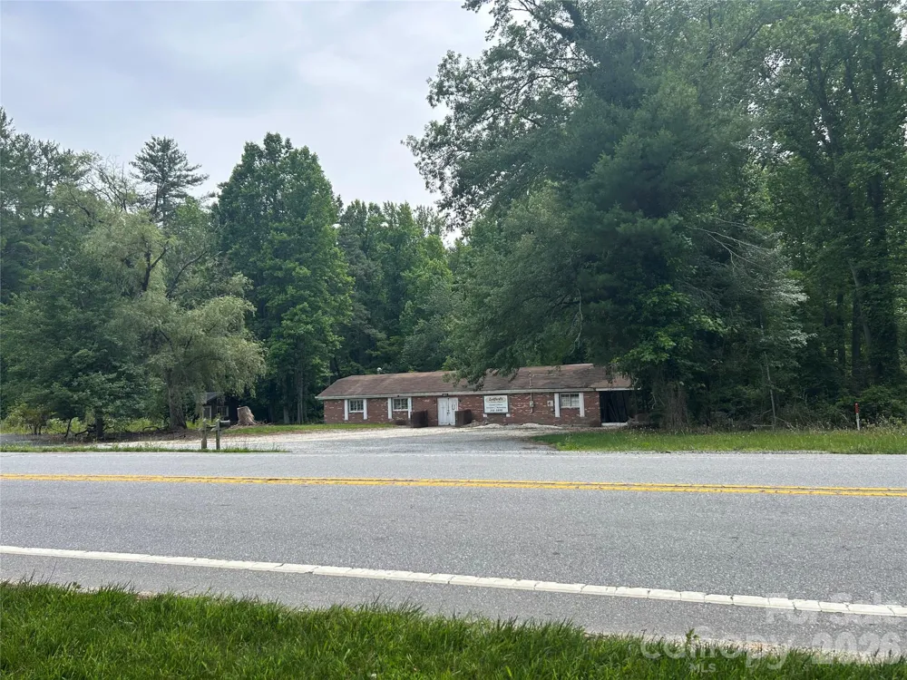 3177 Haywood Road Hendersonville, NC 28791