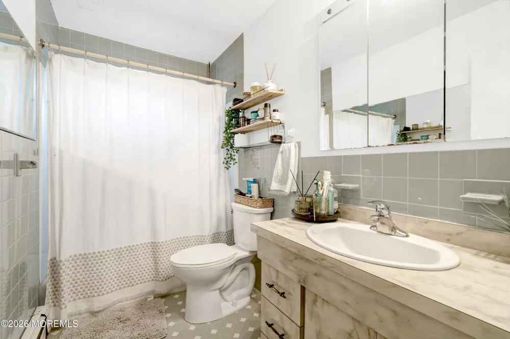 1121 Darlene Avenue Ocean, NJ 07712