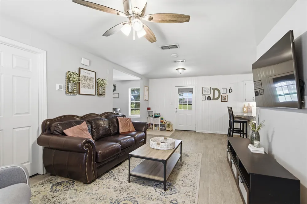 217 Laramie Circle Pilot Point, TX 76258