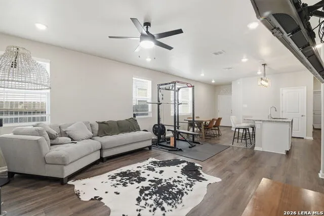 4010 FALLOW XING St Hedwig, TX 78152