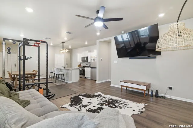 4010 FALLOW XING St Hedwig, TX 78152
