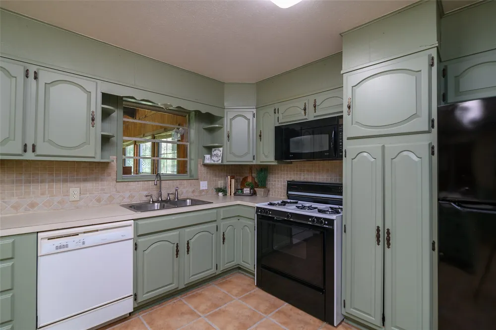 802 Caddo Lease Mooringsport, LA 71060