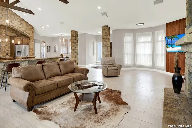 300 Rose Meadow Dr La Vernia, TX 78121