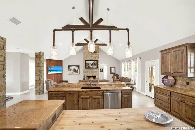 300 Rose Meadow Dr La Vernia, TX 78121