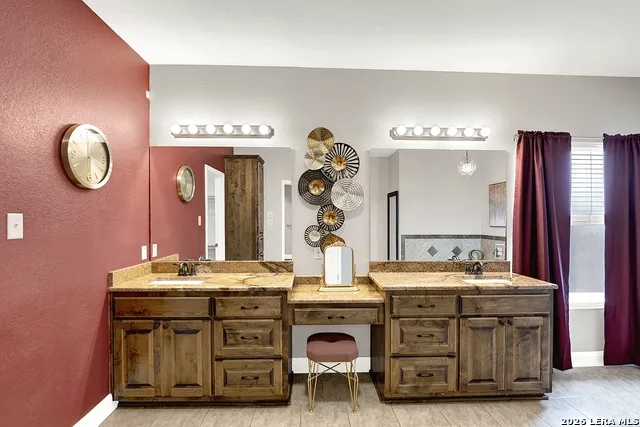 300 Rose Meadow Dr La Vernia, TX 78121