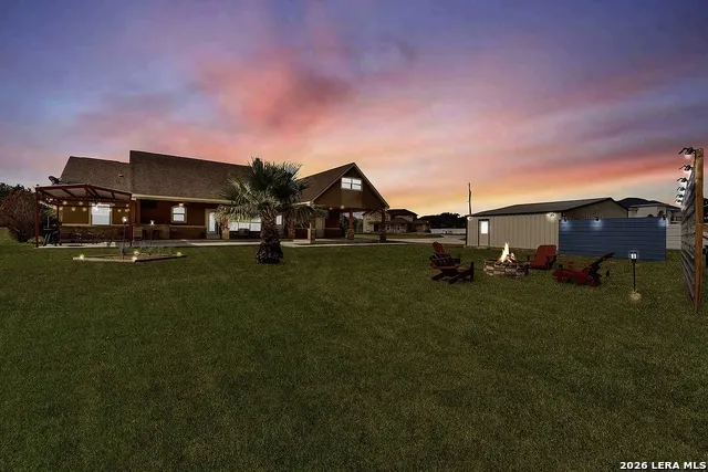 300 Rose Meadow Dr La Vernia, TX 78121