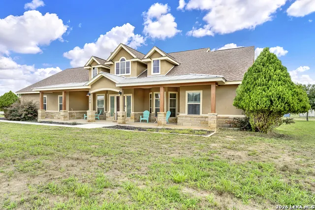 300 Rose Meadow Dr La Vernia, TX 78121