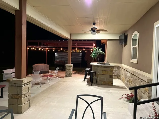 300 Rose Meadow Dr La Vernia, TX 78121