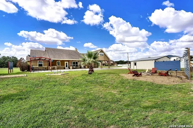 300 Rose Meadow Dr La Vernia, TX 78121
