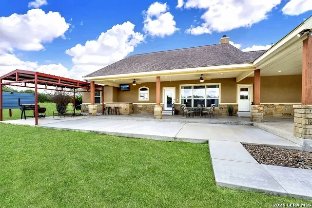 300 Rose Meadow Dr La Vernia, TX 78121
