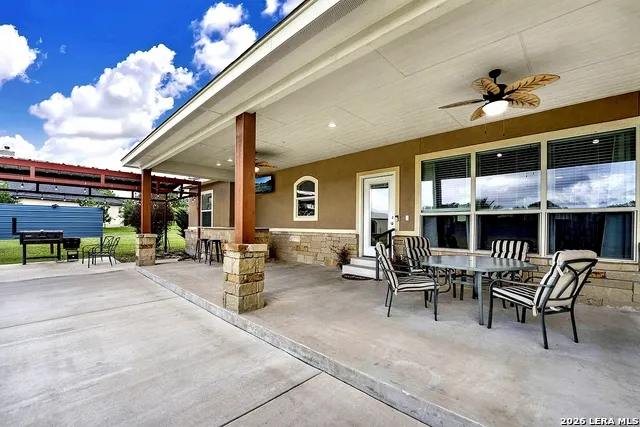 300 Rose Meadow Dr La Vernia, TX 78121